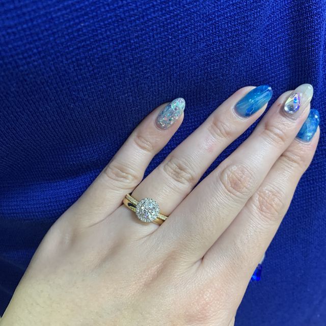 【ENUOVE(イノーヴェ)の口コミ】 チョットロ、ダイヤ0.53ct
リング、18金イエローゴールド
このデザインは…