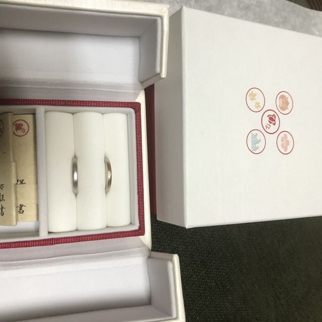 【ひなの口コミ】 お店の方で色々と見せていただき、普段指輪をしない私達も抵抗なく使える…