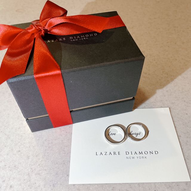 【ラザール ダイヤモンド(LAZARE DIAMOND)の口コミ】 ハーフエタニティデザインで何店舗か検討させて頂きましたが、1番輝きが美…