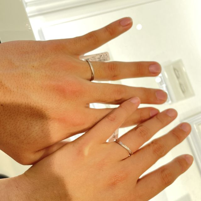 【4℃ BRIDAL(ヨンドシーブライダル)の口コミ】 デザインが細身で少しねじりのあるもの、ずっと着用していたいという観点…