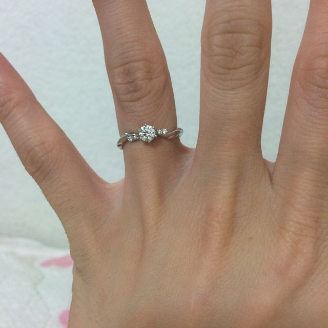 【LAPAGE(ラパージュ)の口コミ】 リングのデザインが珍しく、どの角度からみても綺麗にみえるのでステキだ…