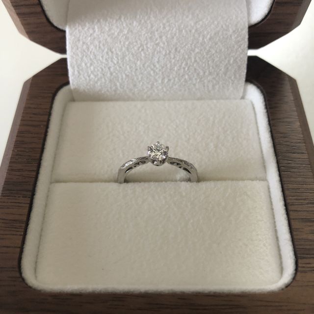 【Makana(マカナ)の口コミ】 ハワイの現地の職人が一から手彫りで指輪を加工してくれ、見た目だけでオ…