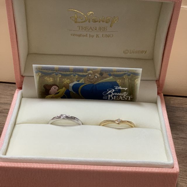 【ケイウノ ブライダル(K.UNO BRIDAL)の口コミ】 ディズニー作品で、彼も私も美女と野獣が好きだったので、この指輪にしま…
