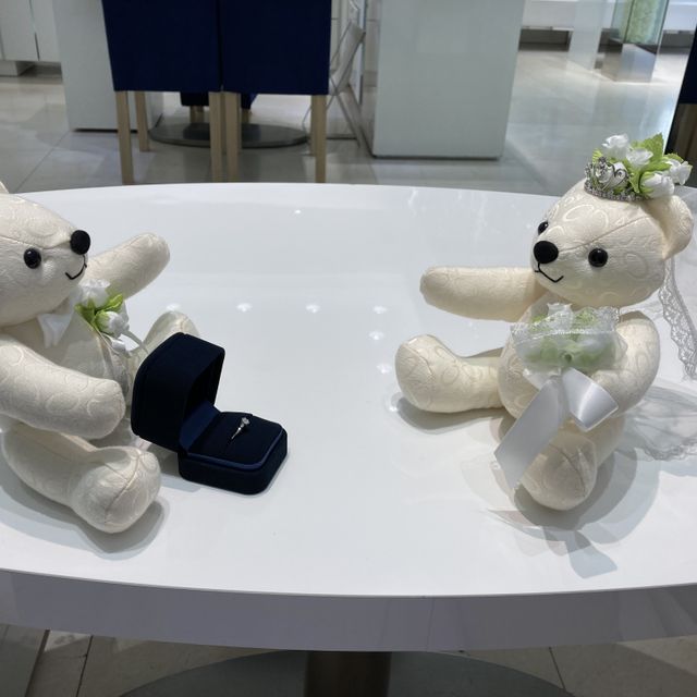 【4℃ BRIDAL(ヨンドシーブライダル)の口コミ】 いくつものデザインの指輪を試着させていただきました。
その中でも自分の…