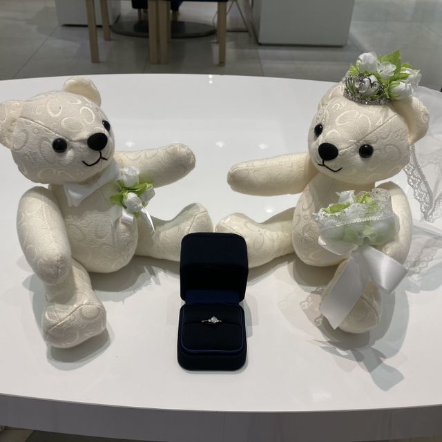 【4℃ BRIDAL(ヨンドシーブライダル)の口コミ】 いくつものデザインの指輪を試着させていただきました。
その中でも自分の…