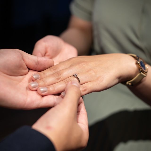 【ラザール ダイヤモンド(LAZARE DIAMOND)の口コミ】 ダイヤモンドの上側しか見えなくなるデザインも多いなか、今回選んだ指輪…