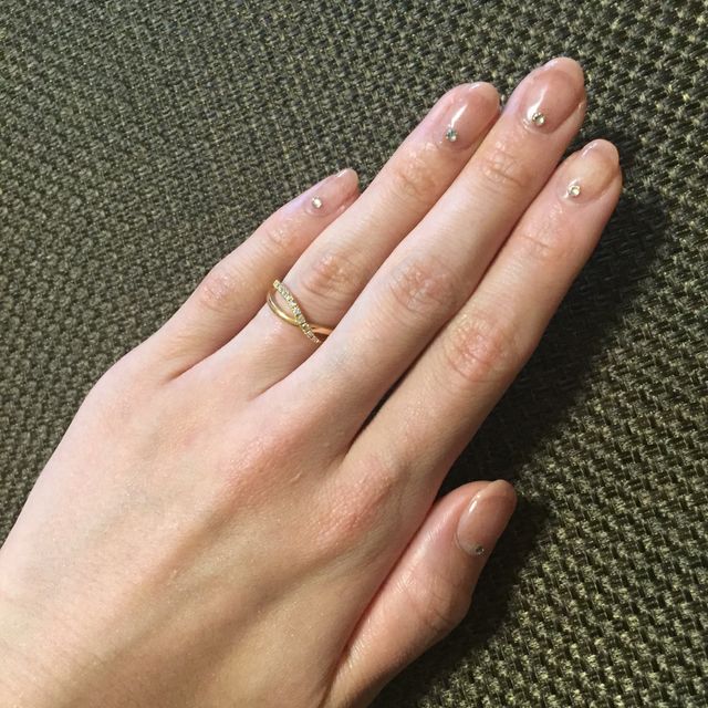 【ヴァンドーム青山(VENDOME AOYAMA)の口コミ】 婚約した際に、一緒に選んでこちらの指輪にしました。
女性らしい華奢なシ…