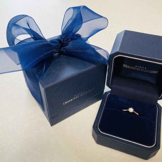 【銀座ダイヤモンドシライシの口コミ】 ダイヤモンドがキラキラと綺麗だったところと、華奢なデザインが気に入り…