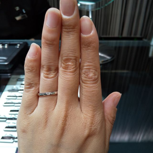 【ラザール ダイヤモンド(LAZARE DIAMOND)の口コミ】 ストレートタイプの指輪を試着させてもらいました。シンプルなデザインで…