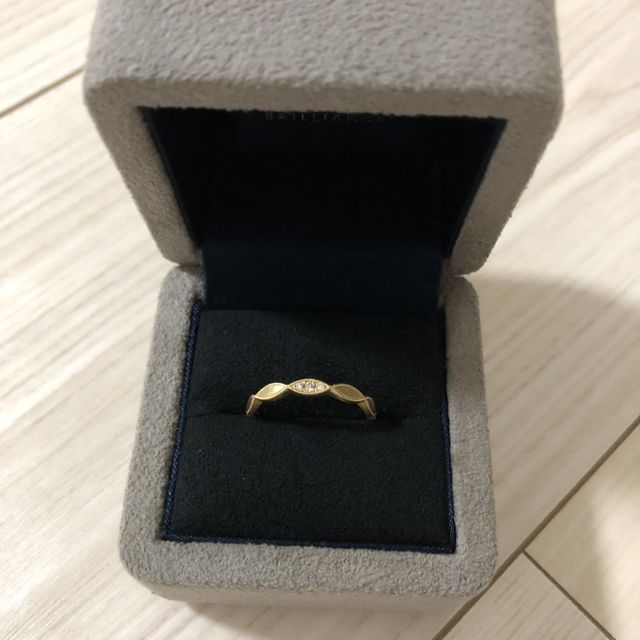 【BRILLIANCE+(ブリリアンスプラス)の口コミ】 リーフの中のひとつがダイヤモンドになっており、あまり石が目立たないこ…