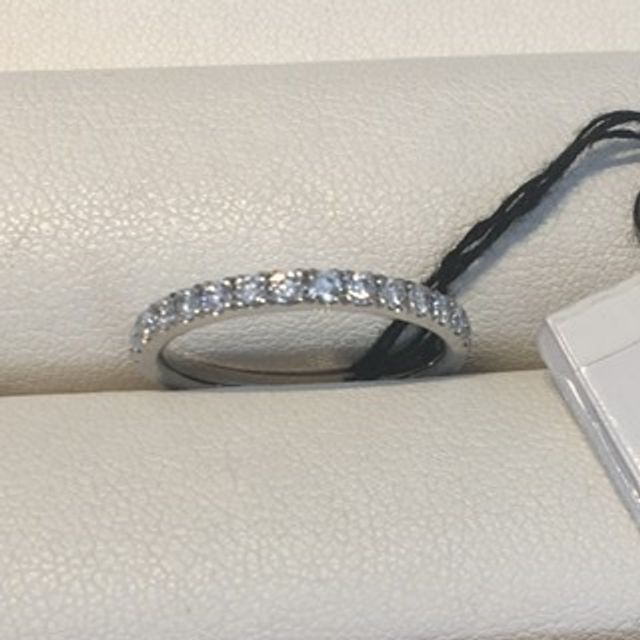 【FOREVERMARK(フォーエバーマーク)の口コミ】 ダイヤの輝きが素晴らしくてキラキラでした！また内甲丸になっていてとて…