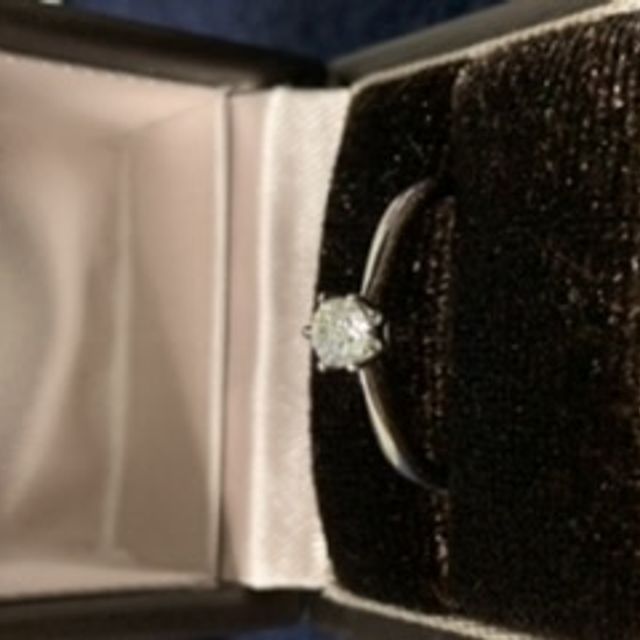 【アイプリモ(I-PRIMO)の口コミ】 王道な物で、一番人気なデザインなところです。
本物のダイヤモンドを使用…