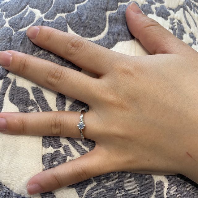 【アイプリモ(I-PRIMO)の口コミ】 指輪のデザインや、本人に似合うかどうかをお店の担当の方とお話させてい…