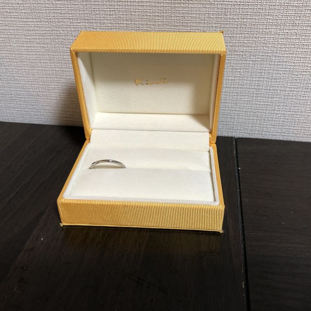 【ケイウノ ブライダル(K.UNO BRIDAL)の口コミ】 シンプルで普段使いしやすい見た目で指輪の裏側にオリジナルのデザインを…