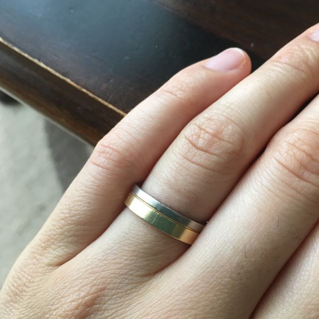 【ラザール ダイヤモンド(LAZARE DIAMOND)の口コミ】 1番の決め手はデザインです。
もともと手が大きくて指も太めだったので、…