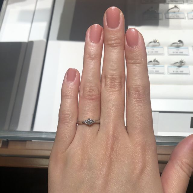 【銀座ダイヤモンドシライシの口コミ】 デザイン、圧倒的なダイアモンドの綺麗さ、
担当していただいたスタッフさ…