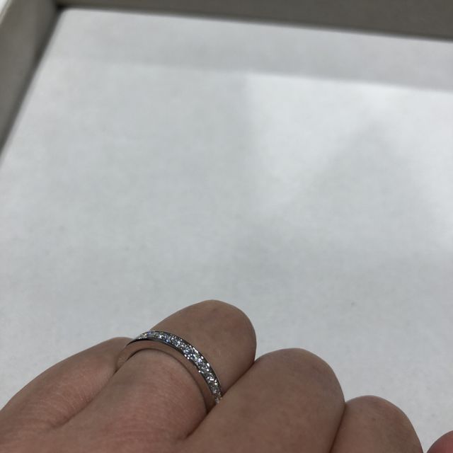 【ブシュロン(BOUCHERON)の口コミ】 プラチナのエタニティリングです。みた時にとてもキラキラしていて感動し…