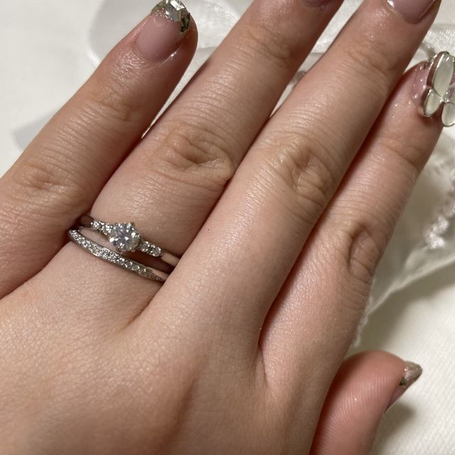 【銀座ダイヤモンドシライシの口コミ】 ダイヤモンドがたくさんのキラキラした指輪が欲しかったのと指が細く見え…