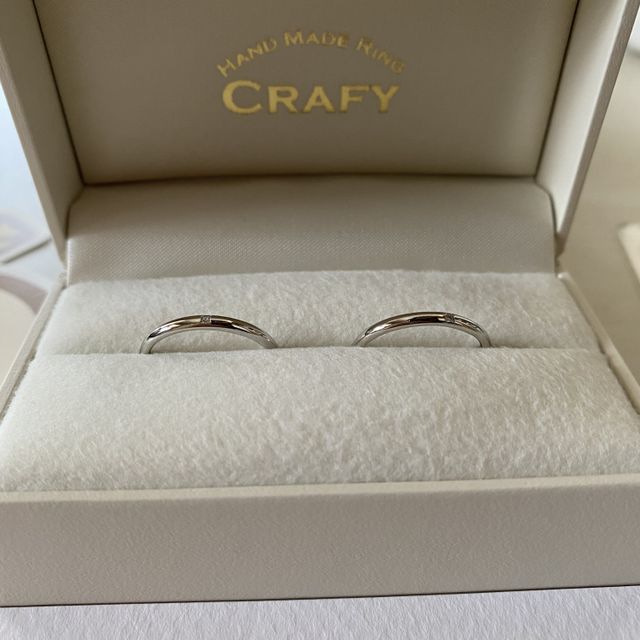 【CRAFY(クラフィ)の口コミ】 金属:プラチナにしました。
デザイン:毎日付けていても飽きないシンプルな…