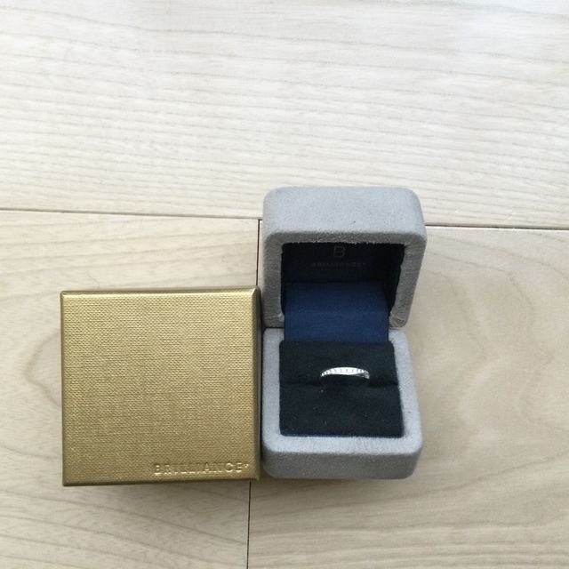 【BRILLIANCE+(ブリリアンスプラス)の口コミ】 購入した商品(エミュ ダイヤモンドリング)はアシンメトリーなデザインで、…