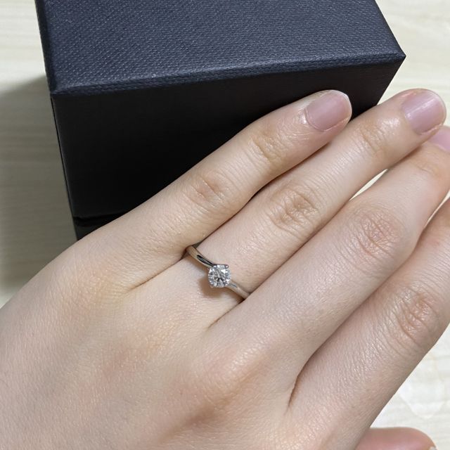 【ラザール ダイヤモンド(LAZARE DIAMOND)の口コミ】 女性らしいフェミニンなデザインで、付けやすくて気に入りました。ダイヤ…