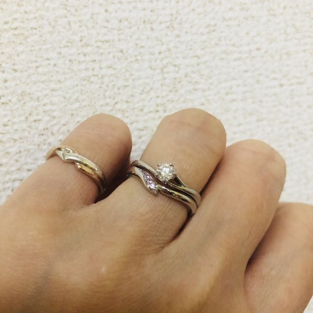 【俄(にわか)の口コミ】 婚約指輪と結婚指輪をセットでつけられるものが欲しくて探しました。
ニワ…