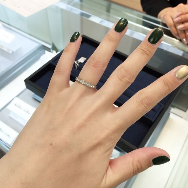 【4℃ BRIDAL(ヨンドシーブライダル)の口コミ】 ハーフエタニティを試着させていただきました。どちらかというとダイヤは…