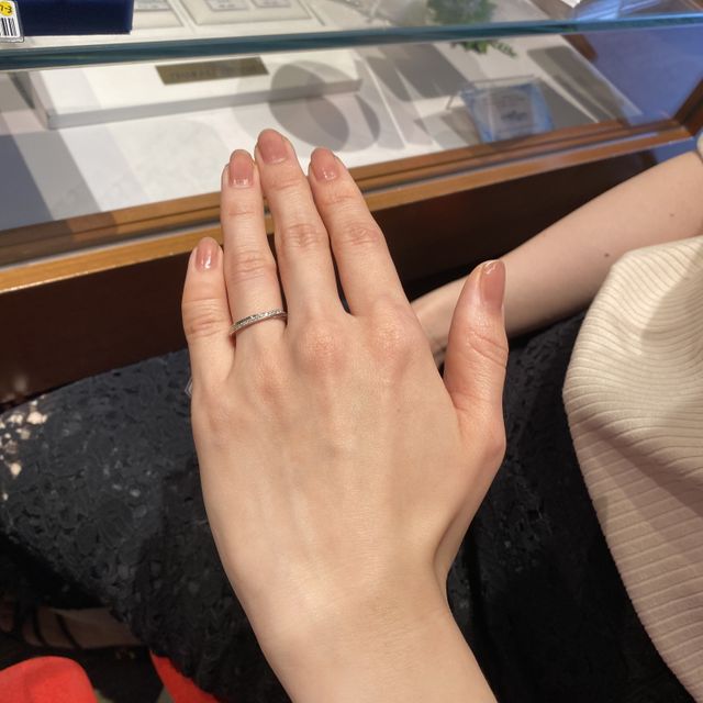 【銀座ダイヤモンドシライシの口コミ】 とにかく種類があって、その中でも1番綺麗に指が見えるものを選びました。…