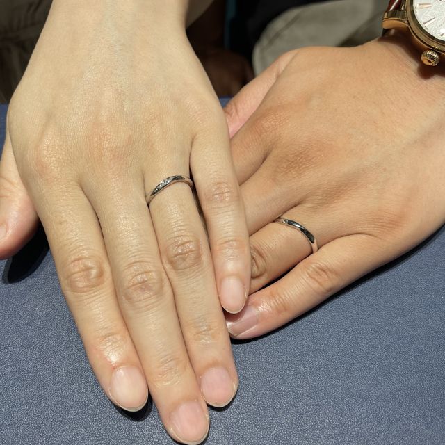 【銀座ダイヤモンドシライシの口コミ】 粒の数がそんなに多くなくても輝いており、シンプルだけどダイヤのキラキ…