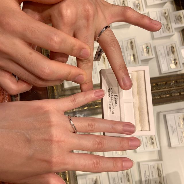 【ケイウノ ブライダル(K.UNO BRIDAL)の口コミ】 絶妙なウェーブな感じで非常によく指に馴染み、指を綺麗に見せてくれる指…