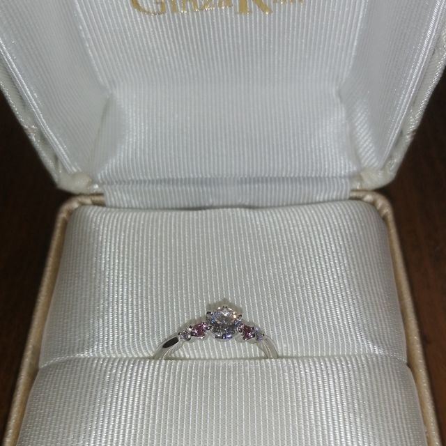 【Ginza Rim(銀座リム)の口コミ】 実際に試着してみてとても可愛い印象が強かったです。指輪選びで後悔した…