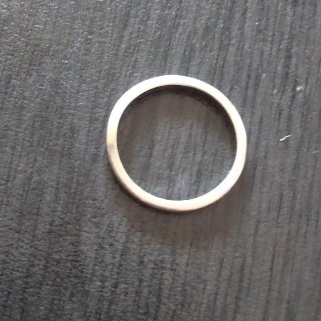 【カルティエ(Cartier)の口コミ】 シンプルですが、少し曲線がかっていて指がきれいに見えるタイプです。指…