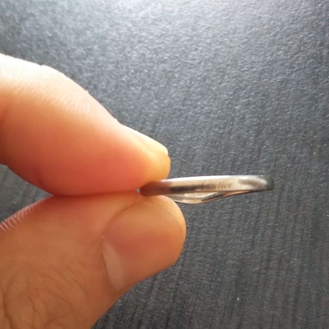 【カルティエ(Cartier)の口コミ】 シンプルですが、少し曲線がかっていて指がきれいに見えるタイプです。指…