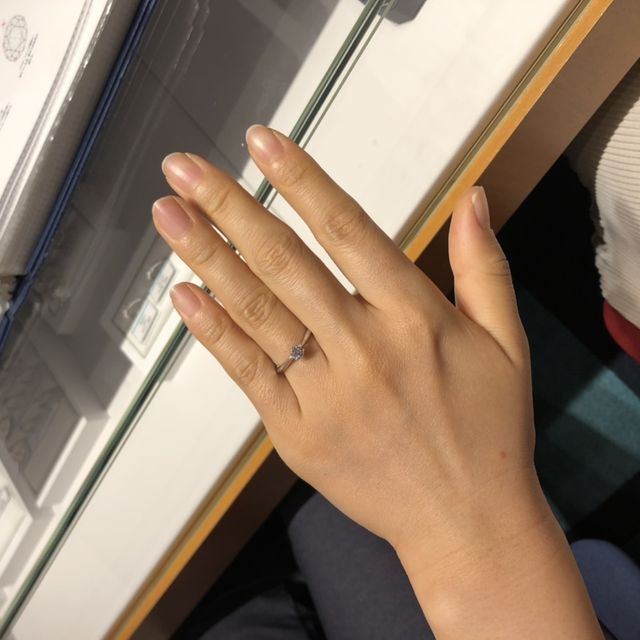 【銀座ダイヤモンドシライシの口コミ】 デザインが実際のダイヤモンドの大きさよりもかなり大きく魅せるデザイン…