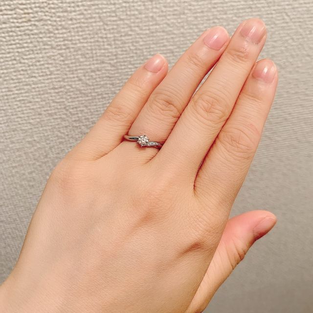 【ケイウノ ブライダル(K.UNO BRIDAL)の口コミ】 デザインが素敵だったことが何よりの決め手でした。
ブライダル雑誌に掲載…