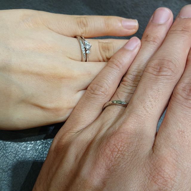 【TRECENTI(トレセンテ)の口コミ】 デザインが気に入りました。レディースの結婚指輪には斜めにダイヤモンド…