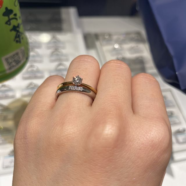 【銀座ダイヤモンドシライシの口コミ】 ゴールドの婚約指輪がよく、値段とのバランスが良かったことが決め手です…