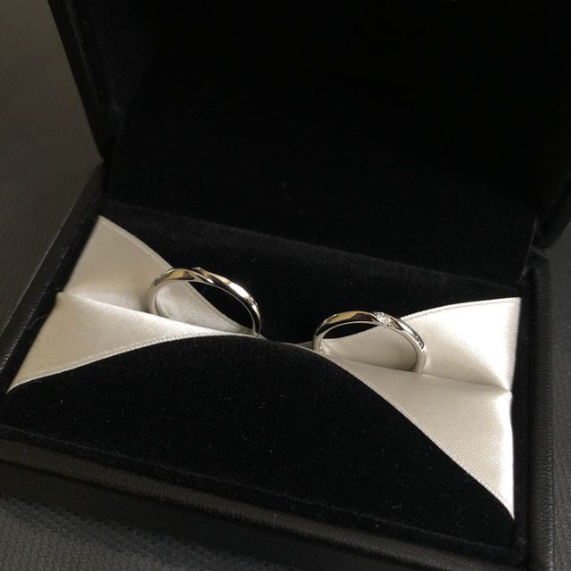 【エクセルコダイヤモンド(EXELCO DIAMOND)の口コミ】 シンプルなデザインで、かつ他と違う少し個性的な指輪を探していました。…