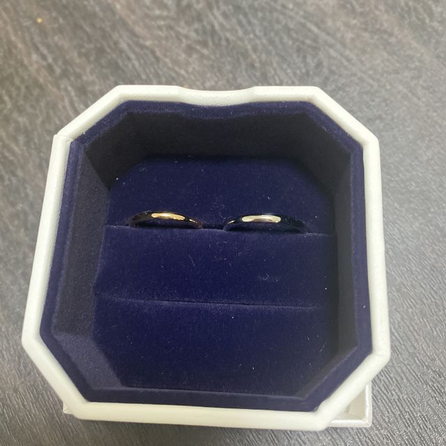 【4℃ BRIDAL(ヨンドシーブライダル)の口コミ】 飽きの来ないデザインを求めていたので、シンプルなストレートタイプで日…