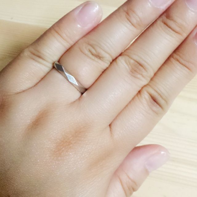 【ブシュロン(BOUCHERON)の口コミ】 形が独特ですが、シンプルなのでどのファッションにもあわせやすく、他の…