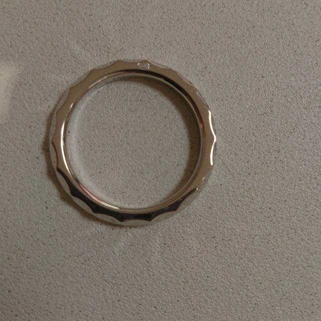 【ルイ・ヴィトン(LOUIS VUITTON)の口コミ】 デザインがとても凝っていて、深い意味があることに感動しました。
モノグ…