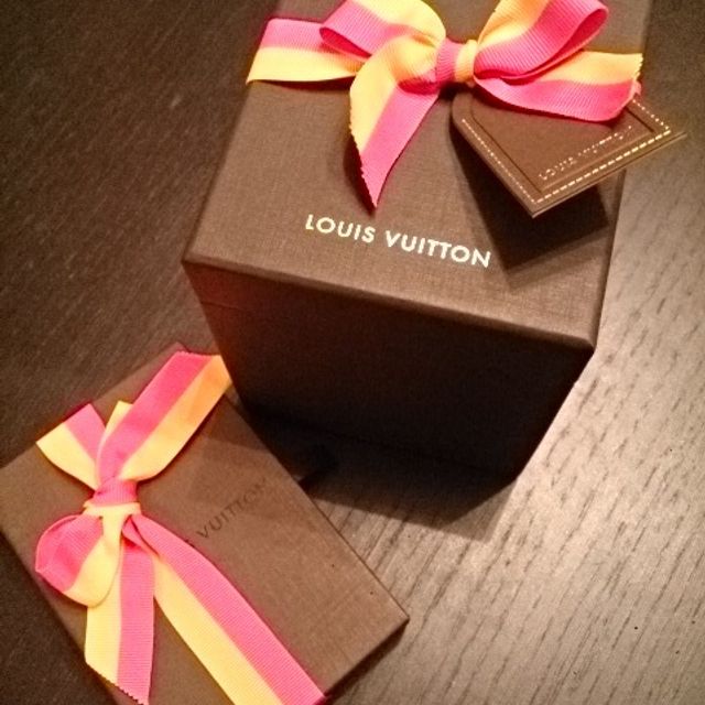 【ルイ・ヴィトン(LOUIS VUITTON)の口コミ】 デザインがとても凝っていて、深い意味があることに感動しました。
モノグ…