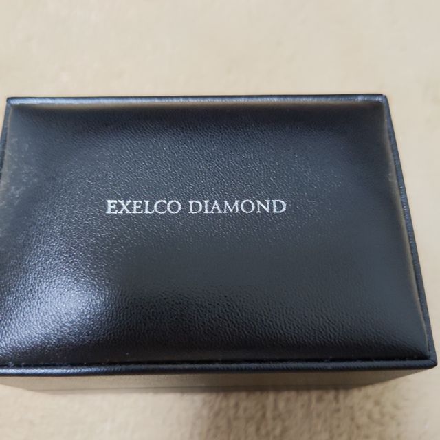 【エクセルコダイヤモンド(EXELCO DIAMOND)の口コミ】 指輪のデザインが気に入ったのももちろんありますが、はめたときにすごく…