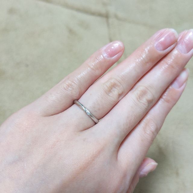 【エクセルコダイヤモンド(EXELCO DIAMOND)の口コミ】 指輪のデザインが気に入ったのももちろんありますが、はめたときにすごく…