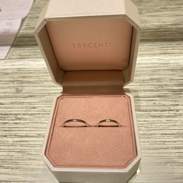 【TRECENTI(トレセンテ)の口コミ】 ウェーブがかかっている指輪なども悩んだのですが、他の指輪に比べて、付…