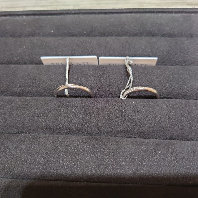 【TRECENTI(トレセンテ)の口コミ】 女性用の指輪は、端から端までダイヤが散りばめられていて、ダイヤの輝き…