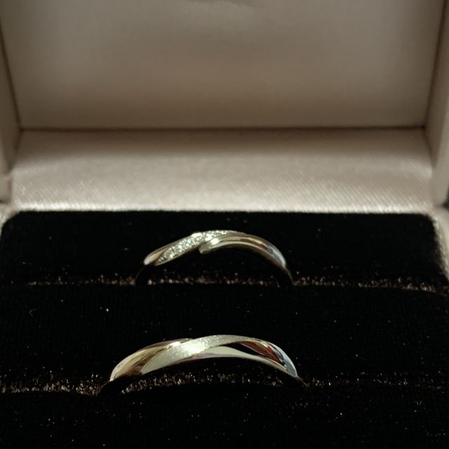 【アイプリモ(I-PRIMO)の口コミ】 指輪のデザインがとても気に入りました。
ゴールドとプラチナ2種の指輪の…