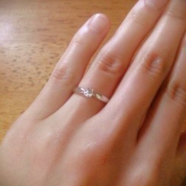 【ティファニー(Tiffany & Co.)の口コミ】 日本人に似合うようデザインされた指輪だとの説明を店員さんから受け、実…