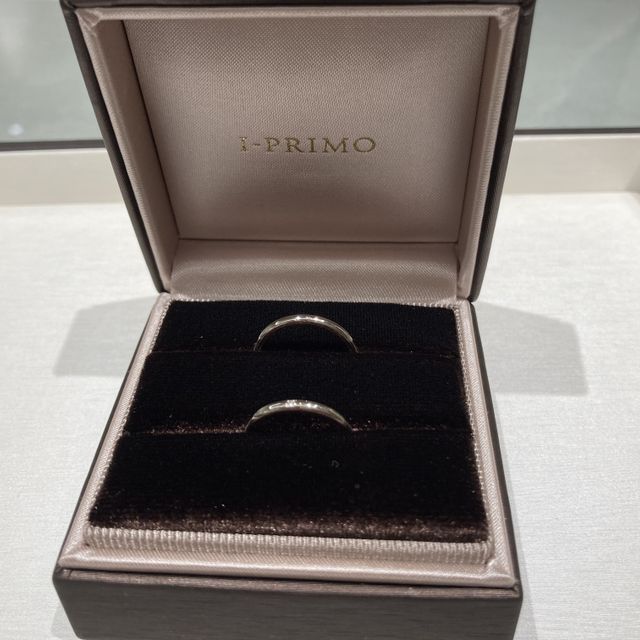 【アイプリモ(I-PRIMO)の口コミ】 細身でシンプルのデザインを探しており、私はプラチナがよく、彼はピンク…