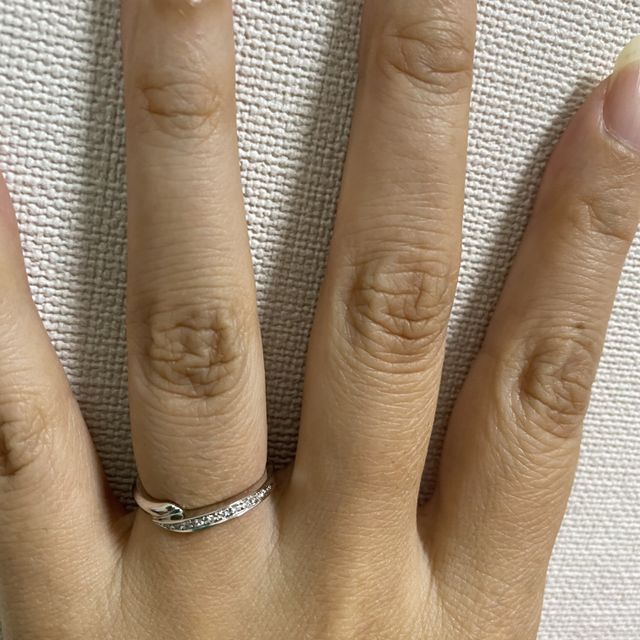 【銀座ダイヤモンドシライシの口コミ】 動きが感じられ、多少ズレてもダイヤモンドが見えるのでいちいち直さなく…